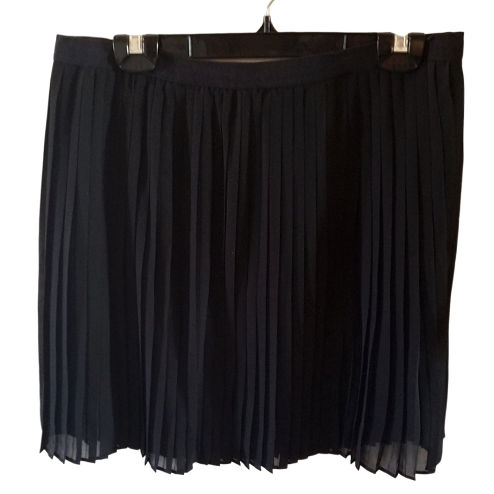 Apt 9 Black Pleated Skirt Size L NWOT